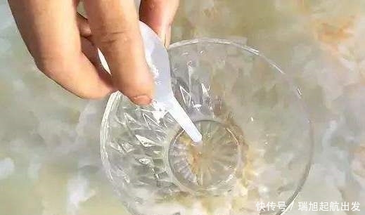 『脸部』蜂蜜加它涂抹脸部,坚持一周色斑淡化皱纹消失,轻松get白嫩肌