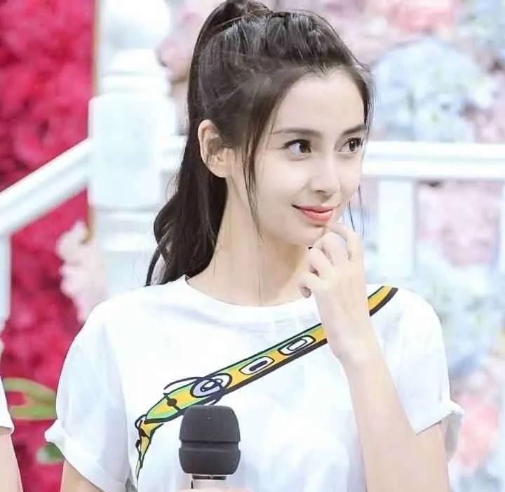  baby和黄晓明：Baby早期参加《快本》, 皮肤水嫩颜值太高, 内涵黄晓明前女友获赞