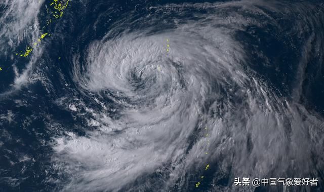吓人！台风罗莎成“巨眼怪”，巨大风眼直径上百公里！或对准日本