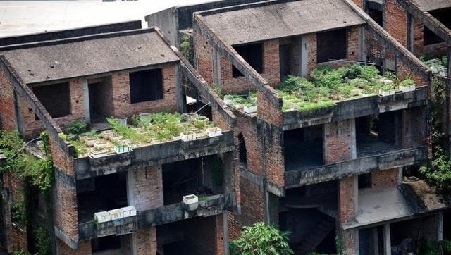  「天堂」深圳一处荒废了20多年的别墅群，如今变成了蜗居族的天