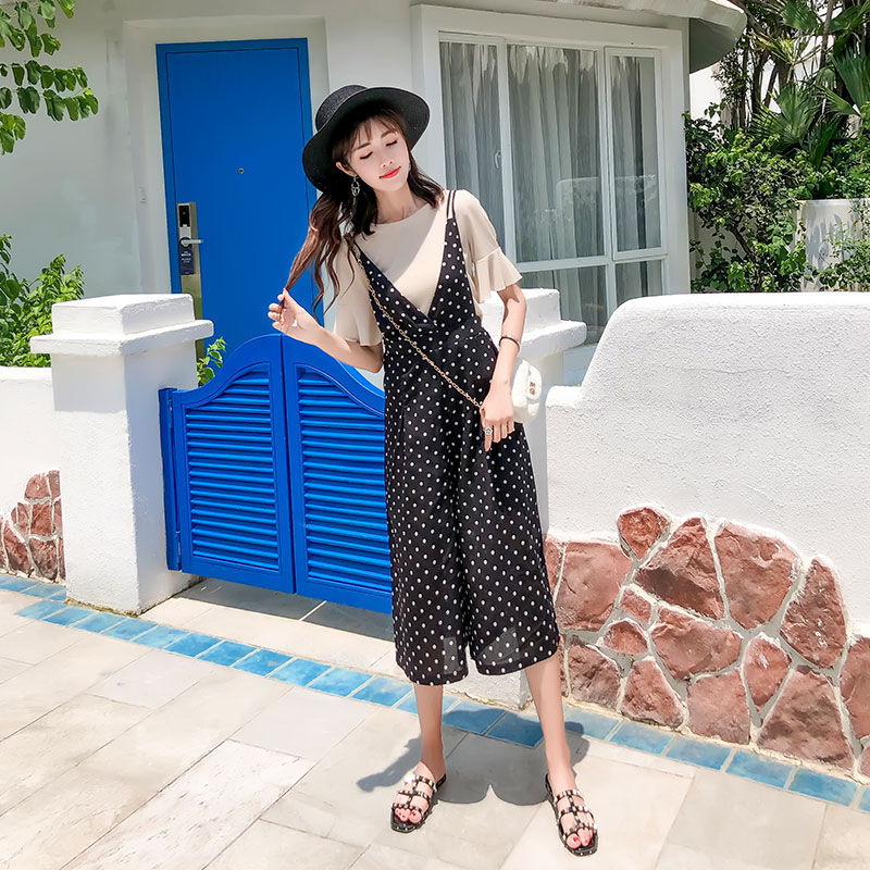 穿连体裤上厕所不方便?今年却火的一塌糊涂，露出大白腿超美嫩