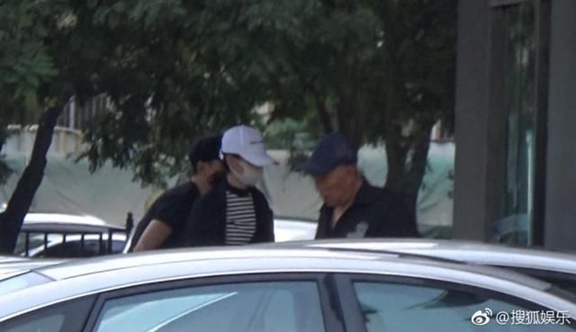 赵丽颖方面回应：没有这样的事！网友：看肚子就知道是假的