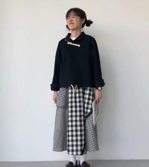  适合腿粗：腿粗女孩别穿牛仔裤了，2020年最遮肉的是“裤裙”，贼潮