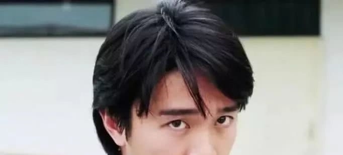 无所谓:大导演都‘’请不动‘’的演员,周星驰请她时,她还在麻雀台