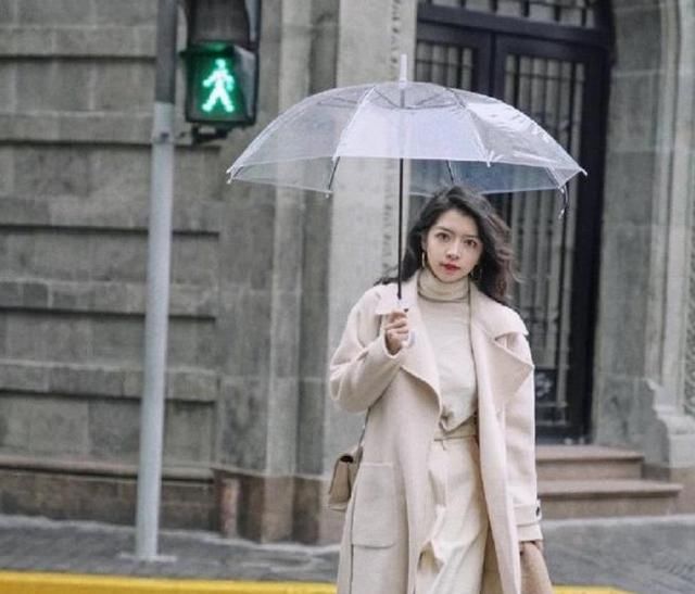  『博主』初春长大衣不清楚如何搭配？跟随三木时尚博主那样穿，显年轻气场美极了