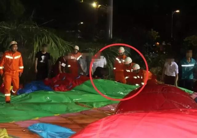 崇左某广场充气城堡被风掀翻，有孩子被甩出，谣言比实情更可怕