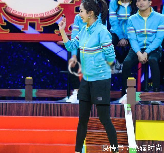 陈妍希一家三口现身机场, 大家却被她脚上的鞋子圈粉, 真心好看