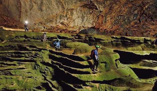  发现@越南发现世界最大洞穴,可容纳72亿人,里面有湖泊、河流及森林