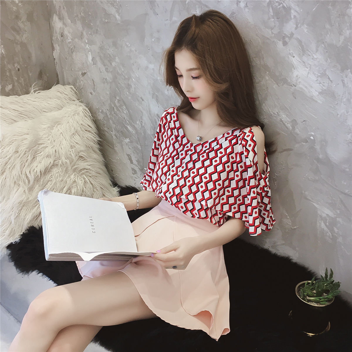 不得了，太美了!三伏天，44岁老婆穿这短裤套装，美得魅力四射