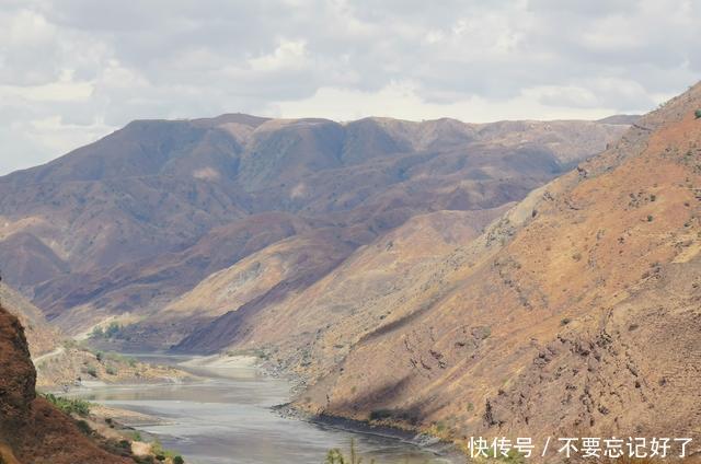 『金沙江』昆明户外活动爱好者最喜欢的地方之一,元谋江边乡天然沙滩
