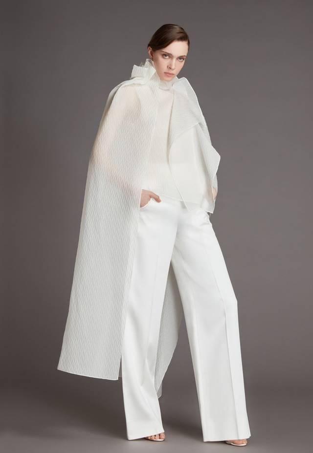  「婚纱」2021春夏婚纱系列报导：Roland Mouret打造日常也能穿的时髦婚服