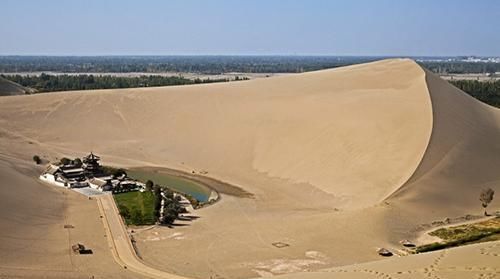 中国沙漠第一泉成历史，耗费巨资“人工续命”18年，结果如何呢？