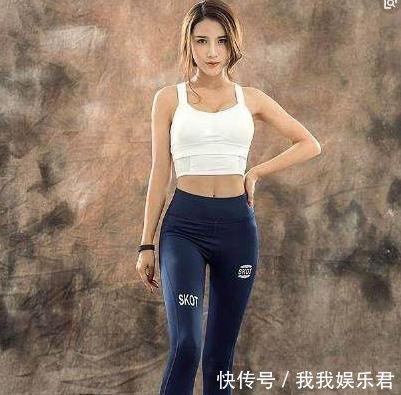 路人街拍时尚靓丽的打底裤美女，精致甜美，穿出女神范