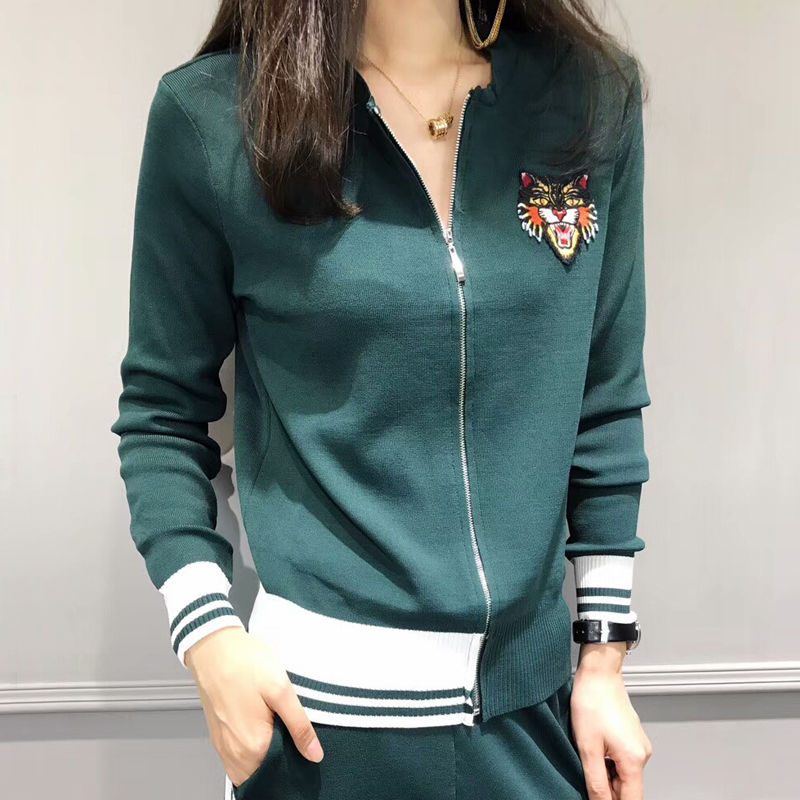 初秋出去浪，别穿裙!推荐这8款套装，40~55岁女人穿上超美