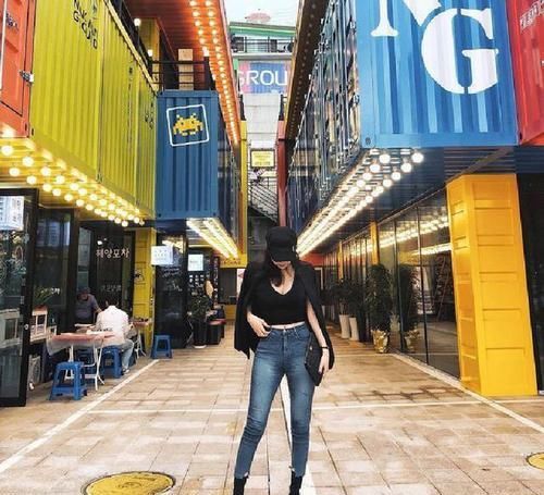  『身型』清爽出众的牛仔裤，秀出曼妙身型，给人一种淡淡的优雅！