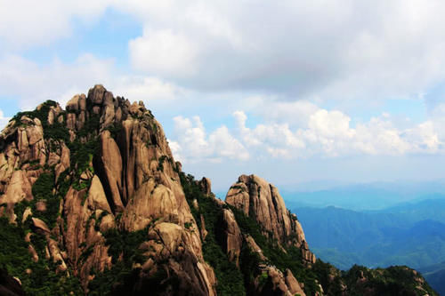 与黄山并称“姐妹山”的景点，景色超黄山，却是当地最低调的山