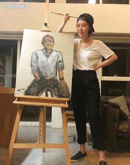 田朴珺穿高跟鞋时尚性感，当她换上平底鞋，网友：有些尴尬了！