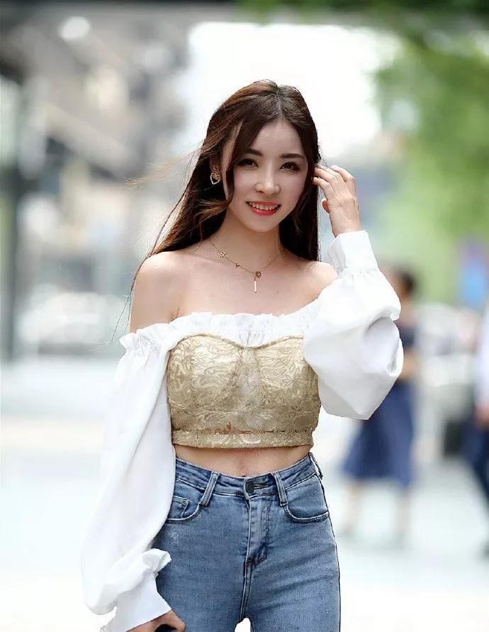  「气质」美女搭配高跟鞋, 让自己显得更加的美丽