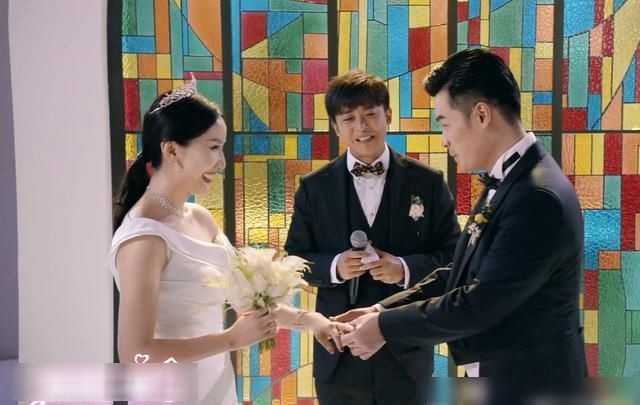 爱情公寓5张伟官配