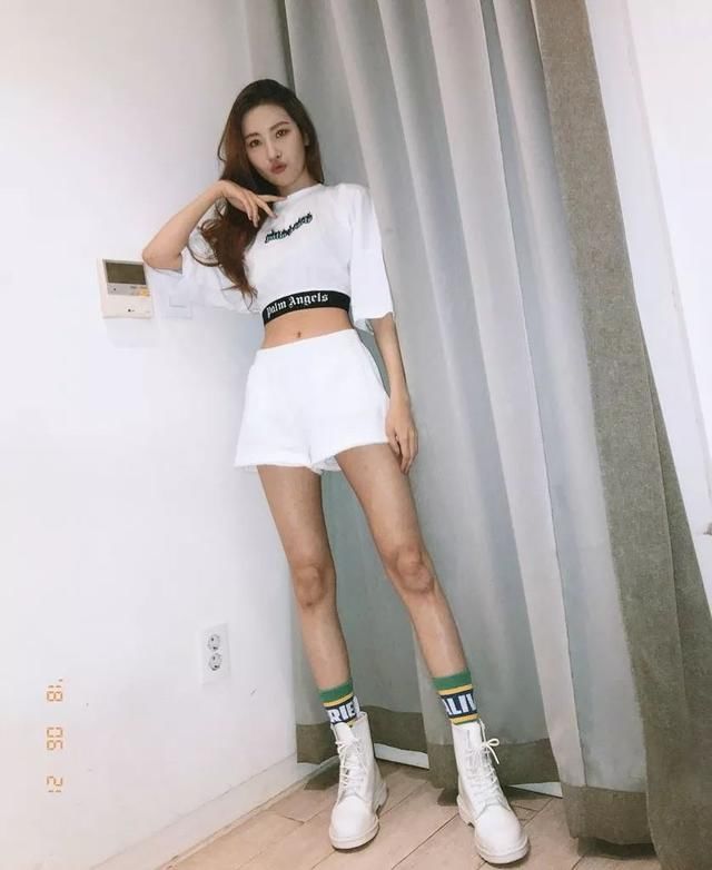 泫雅宣美比性感谁赢了？对不起这题超纲了！