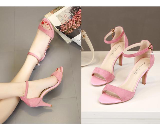 钻露趾凉鞋:时尚细跟露趾凉鞋,奢华洋气!