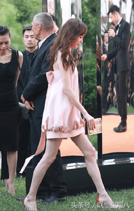 唐嫣活动穿的这个衣服，罗晋估计要开始火冒三丈了吧