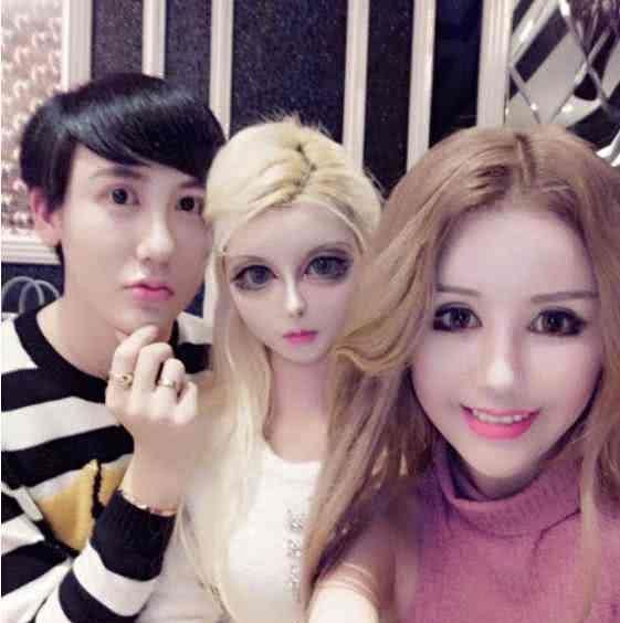 真人版“芭比娃娃”卸妆，网友：样子真心不堪！