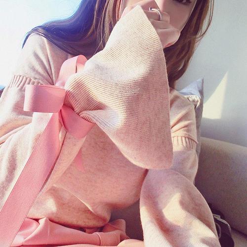 立秋后，不要只知道小衫配打底裤，看看这几款套装，洋气炸了