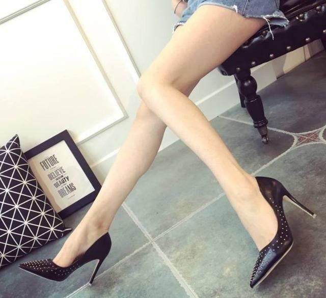 小尖头鞋，修饰女性优美的腿型，优雅又时尚，让你尽显女神范