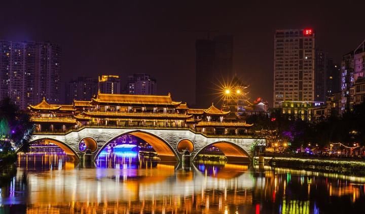 中国夜景最美的四座城市，每一座都美得让人心碎，去了就不想离开