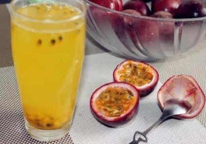 百香果泡水喝能美白,但是有2种人要注意,尽量