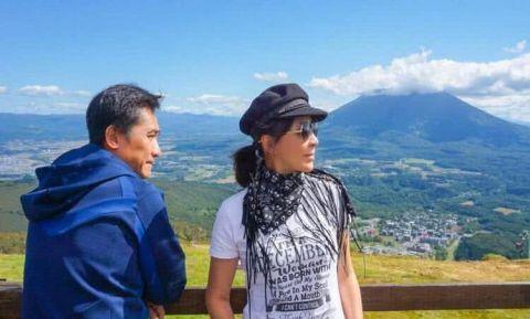 刘嘉玲与梁朝伟爬山晒照 细心的网友发现了两人的真实状态