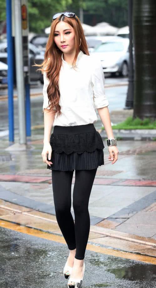 妩媚小姐姐高冷职业装穿出时尚范，高冷不羁的韵味真的很有特点