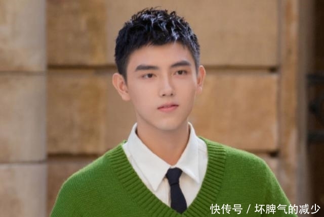 『额头』男生别留“锅盖头”发型了,试试这几款短寸发型,谁剪谁帅气