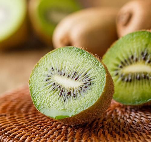  症状@防治猕猴桃根腐病，除用药救治外，加强管理护根是根治的关键