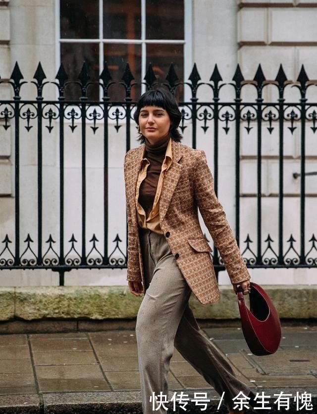  #刷屏#时装周街拍被这些包刷屏 不买也能过过眼瘾啊！
