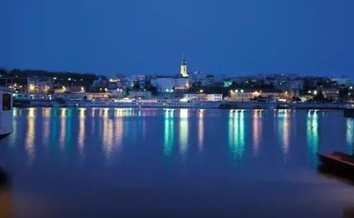 首个对中国免签的欧洲国家，中文随处可见，被称为第二个“巴铁”