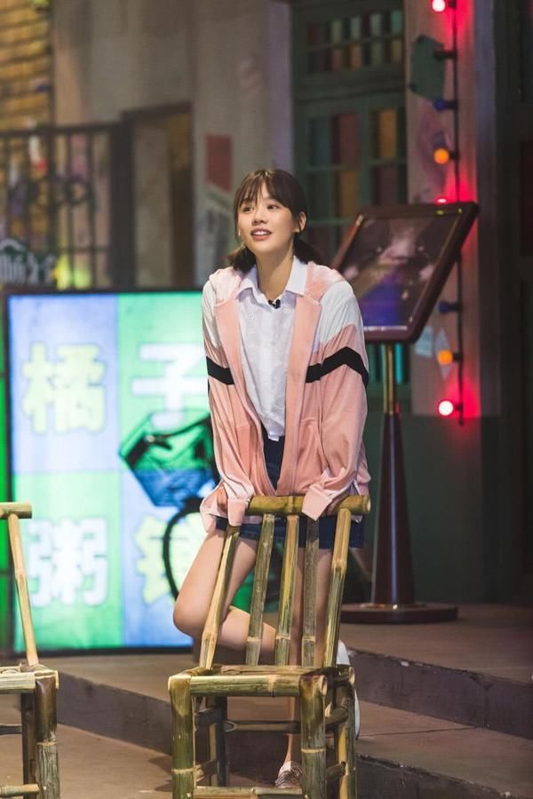 俏皮可爱又优雅妩媚！《潮我看齐》之马思纯：难道只用简单的笑容