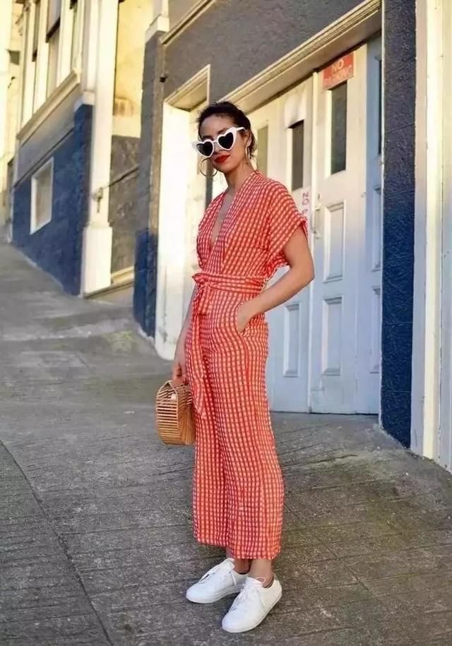 初秋穿什么?一件连体裤就够了