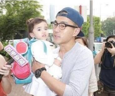 刘恺威为杨幂发深情微博:老婆辛苦了!谣言烟飞云散