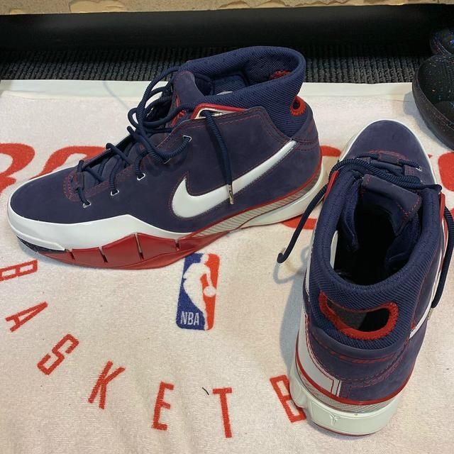  「Kobe」「鞋王」又来“拉仇恨”！这双 Kobe 5 全网仅此一双