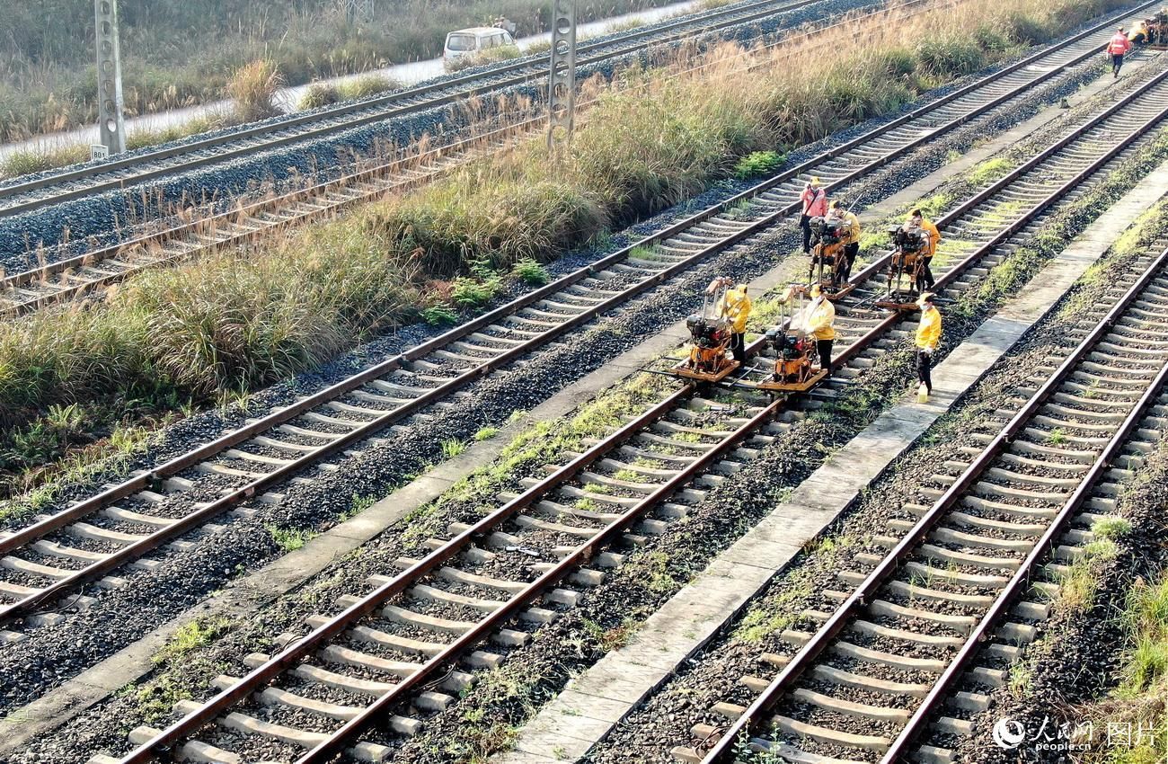  铁路线路：中欧班列的护航者
