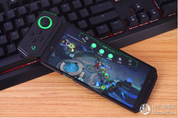 性能怪兽，鲨机再临!黑鲨游戏手机Helo上手体验