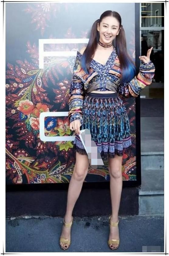 张雨绮亮相机场，身上的背心竟要6千多，网友：白给我都不要！