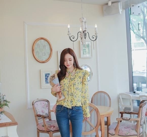 玻彩■孙允珠:春熙芊柳珐琅玻彩褶皱碎花衫写真