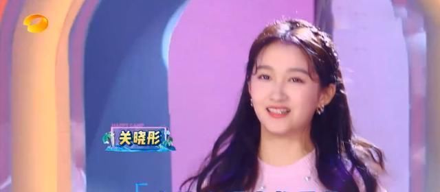 #快本#关晓彤《快本》秀恩爱,表示我有喜欢的人了,何炅笑的面部狰狞