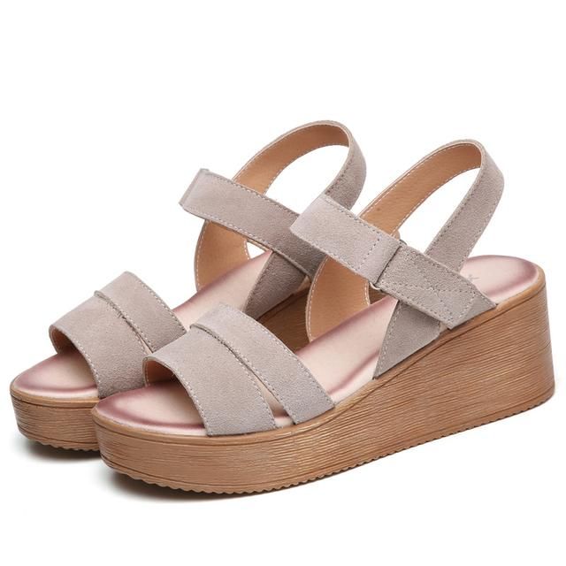 这么高贵素雅的女鞋,还真是少见!尤其70后女人穿,超显高嫩美