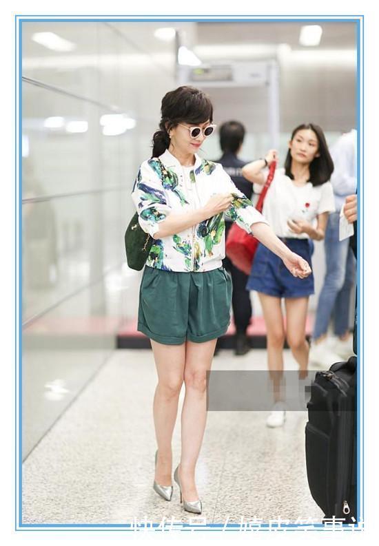 看了张凯丽短裤，再看看赵雅芝，才知道保养与不保养的差距有多大