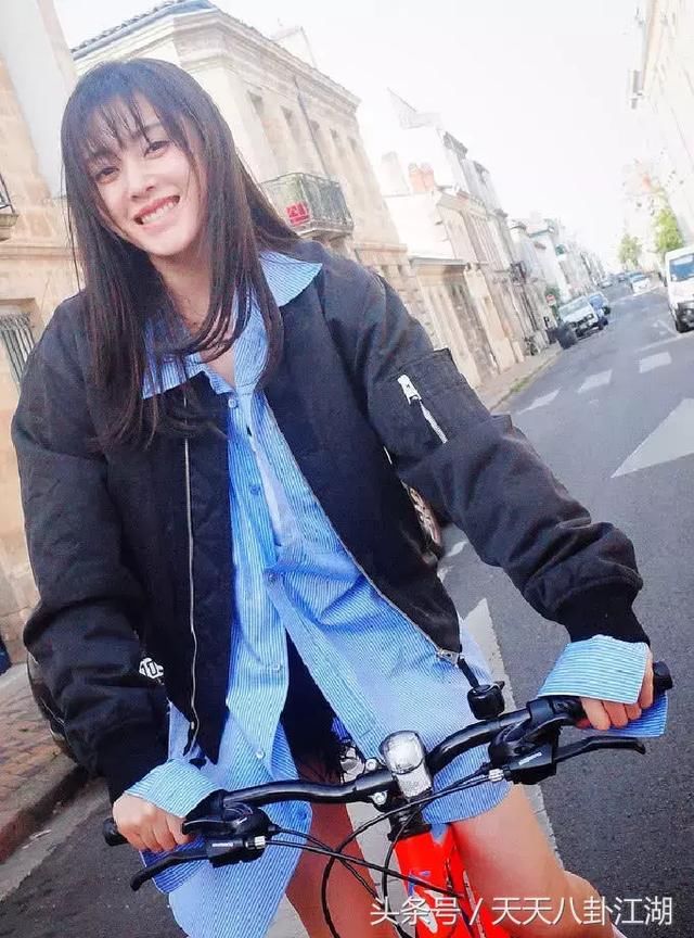 以前被郑爽的腿惊艳到了，张天爱告诉你什么是真正的“漫画腿”!