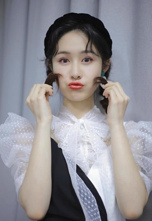  『合适』經典麻花辫：即能童真活泼可爱，也可以懒散洒脱，非常合适配搭简洁上用